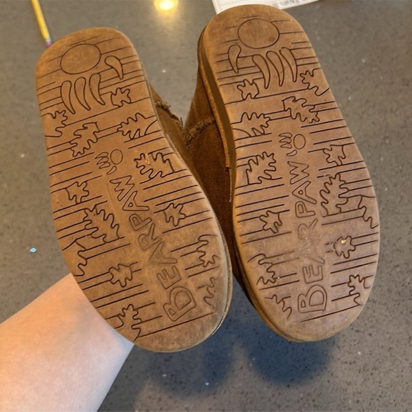 Bearpaw suede boots size 12 kids - Picture 5 of 7